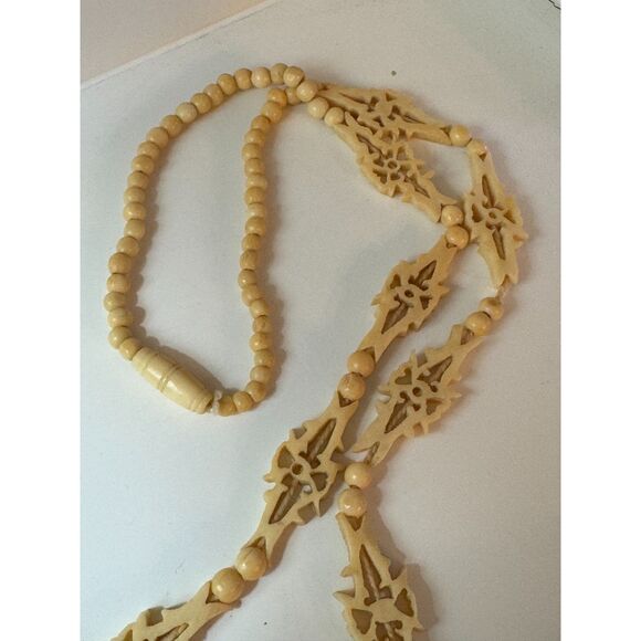 Antique carved bone necklace and clip on earrings - Picture 4 of 4